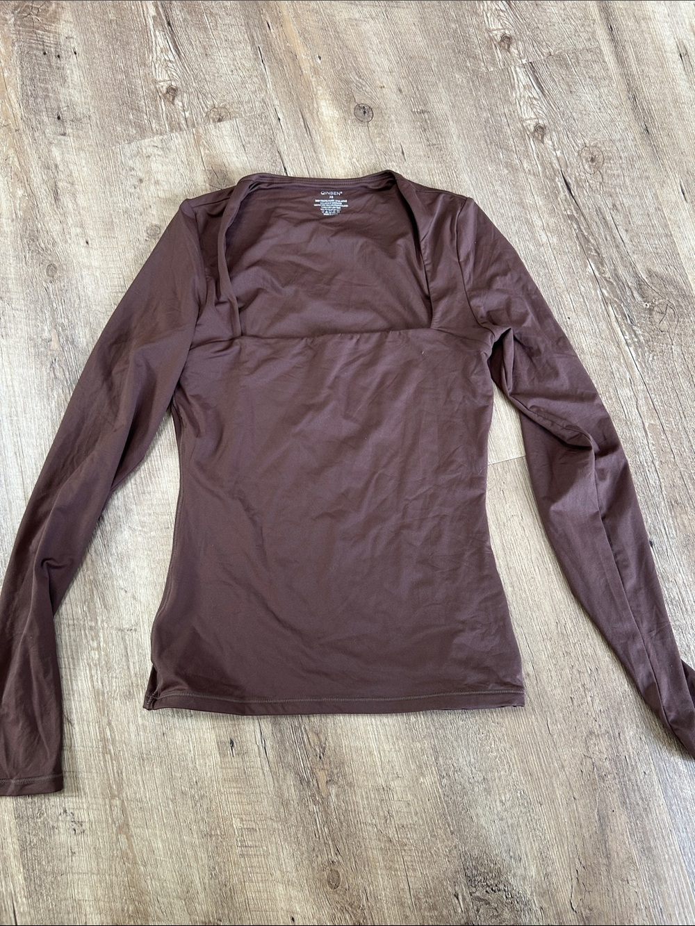 Square-Neck Long Sleeve Tee in Brown